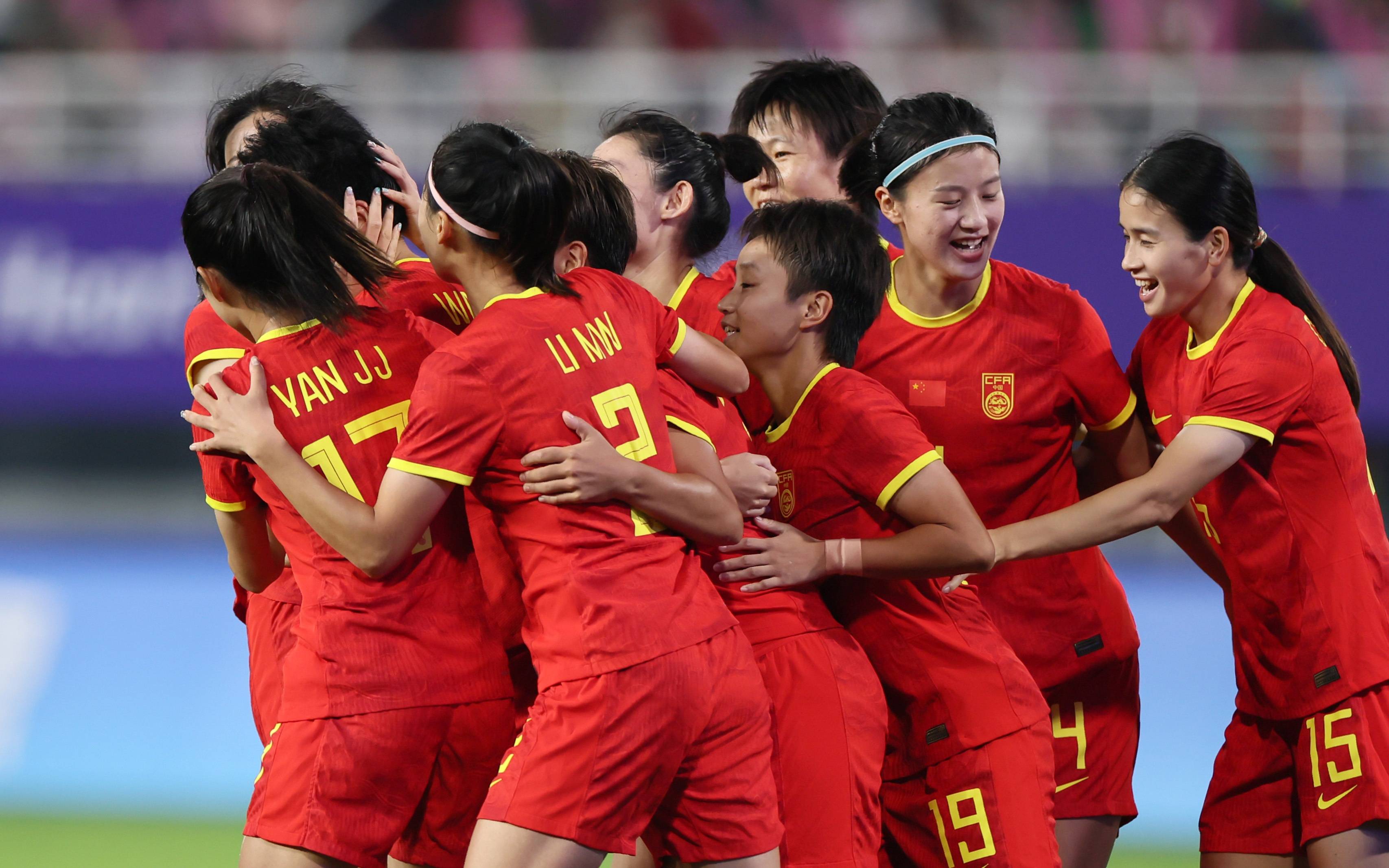 国家队女足比赛结束，队员们精彩发挥