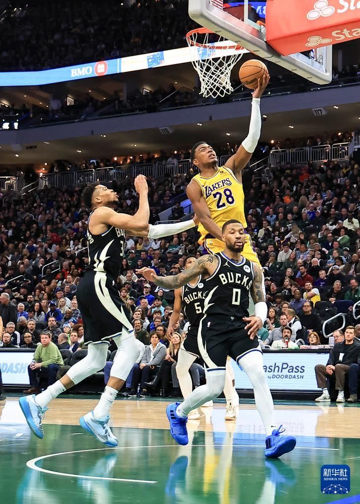 雄鹿客场逆转湖人,安特托昆博助球队断胜利 雄鹿客场逆转湖人,安特托昆博助球队断胜利