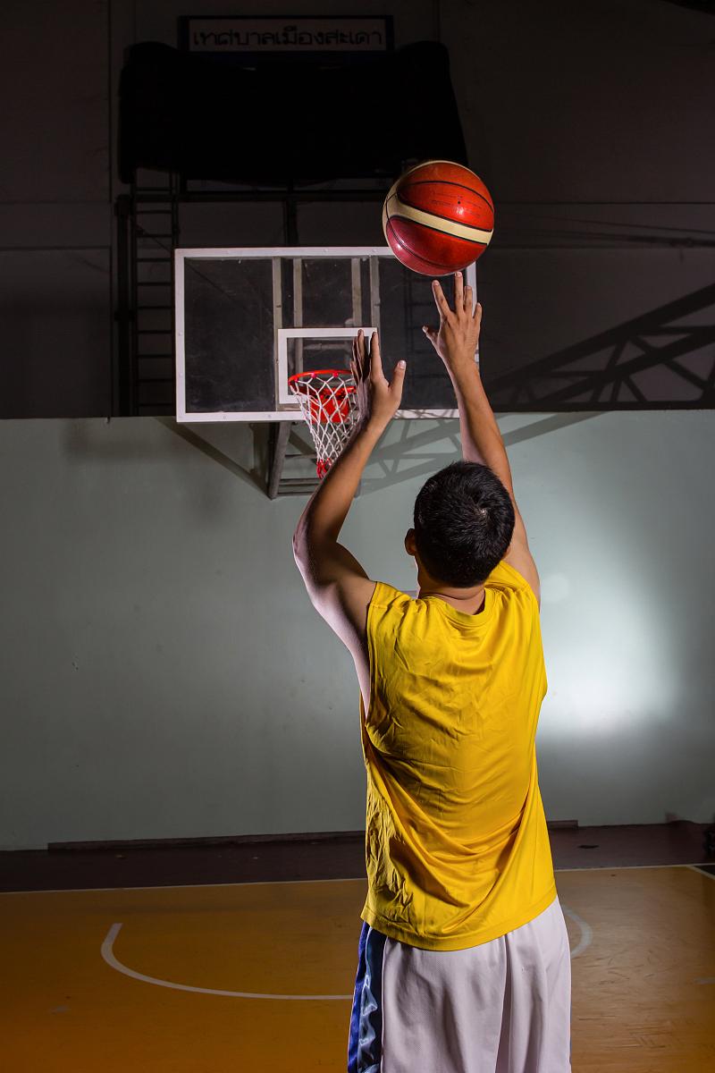 比赛严格规范，球员训练态度端正