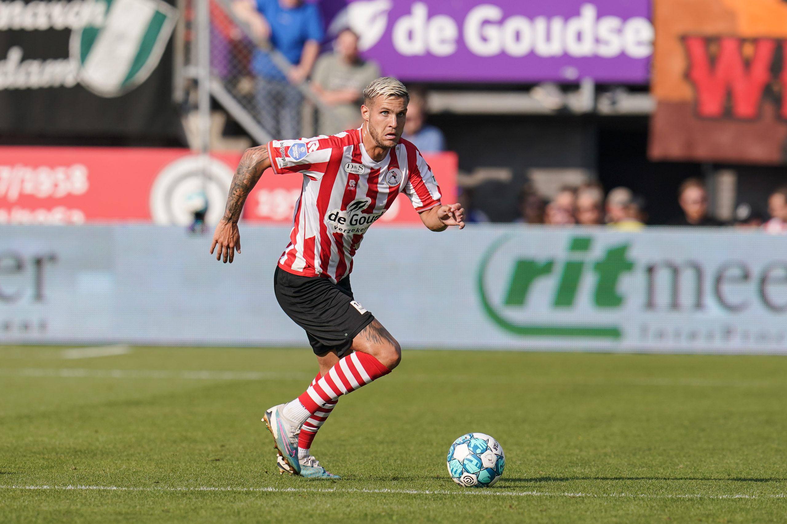 荷甲联赛:费耶诺德战胜海伦芬 荷甲联赛:费耶诺德战胜海伦芬