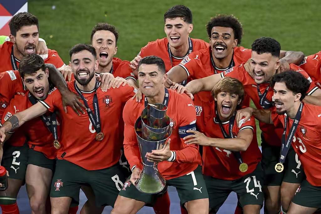 包含欧预赛开幕在即，球队决胜负激战一触的词条