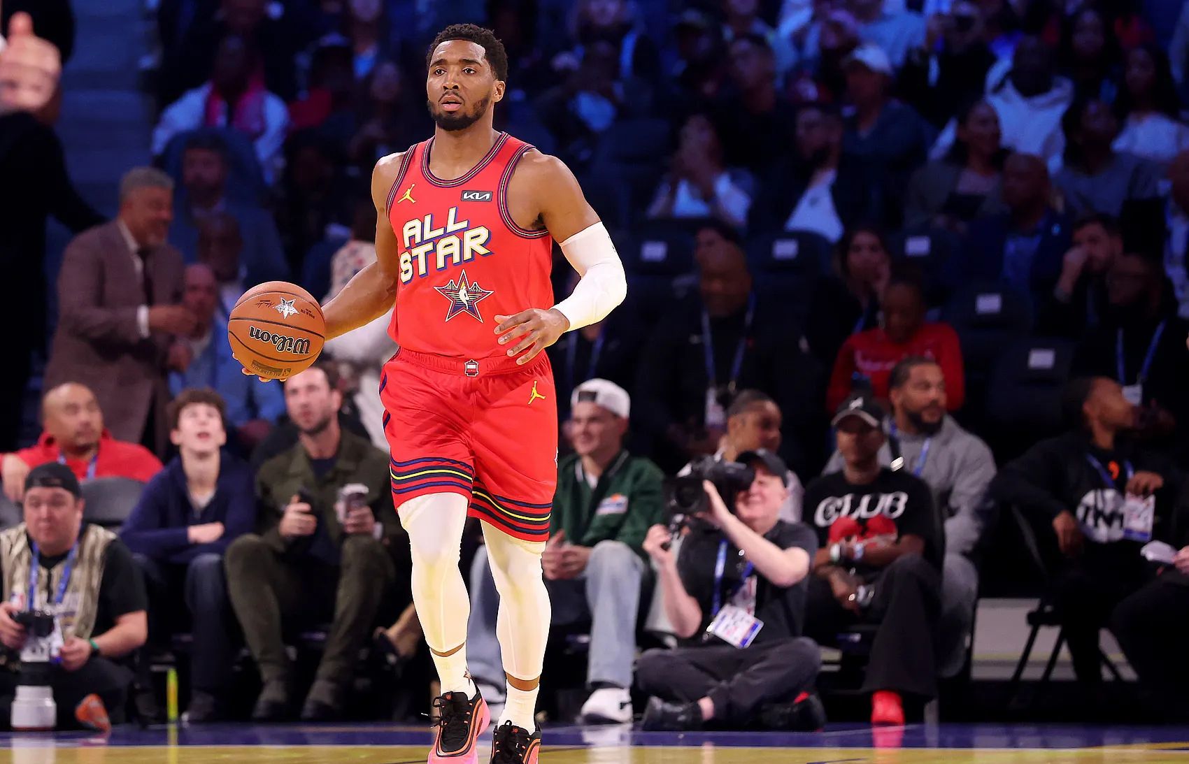 关于澳大利亚男篮血洗凯尔特人，米切尔惊艳世界的信息